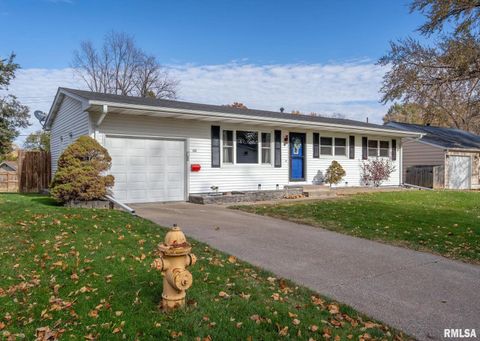 Tiny photo for 60 PARKLANE Circle, Bettendorf, IA 52722 (MLS # QC4269386)