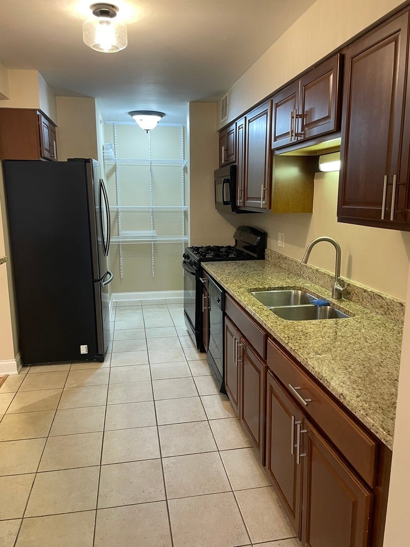 1 N CHESTNUT Avenue 2E