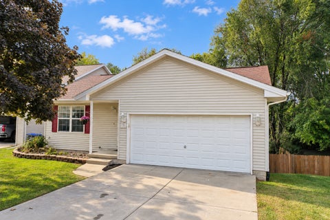 Photo of 3 Nicole Court, Bloomington, IL 61701 (MLS # 12759312)