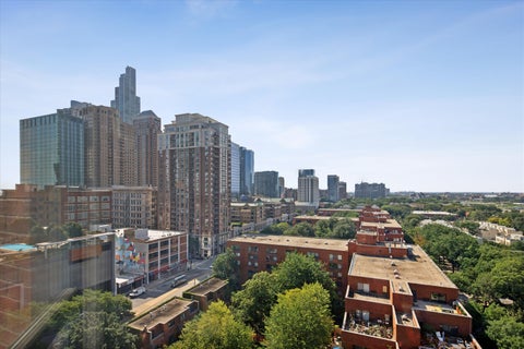 Tiny photo for 901 S PLYMOUTH Court #1101, Chicago, IL 60605 (MLS # 12732421)