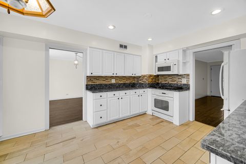 Tiny photo for 5156 FARWELL Avenue, Skokie, IL 60077 (MLS # 12526177)