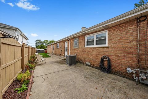 Tiny photo for 5730 110th Street, Chicago Ridge, IL 60415 (MLS # 12482103)