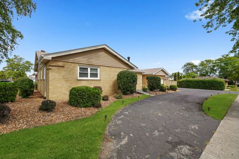 Tiny photo for 5730 110th Street, Chicago Ridge, IL 60415 (MLS # 12482103)