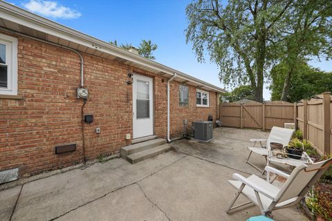 Tiny photo for 5730 110th Street, Chicago Ridge, IL 60415 (MLS # 12482103)