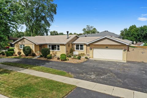 Tiny photo for 5730 110th Street, Chicago Ridge, IL 60415 (MLS # 12482103)
