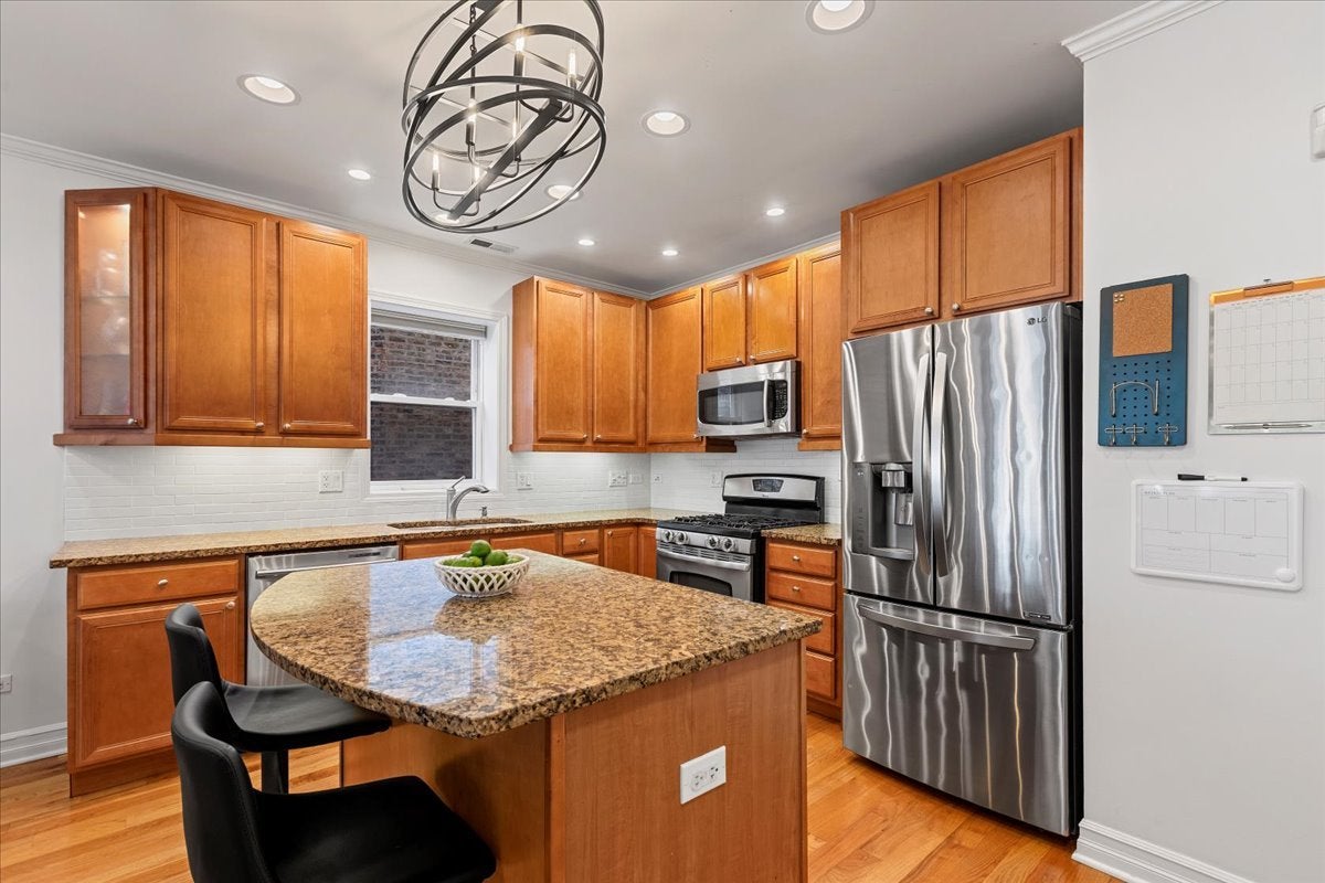 2449 W FOSTER Avenue 1E