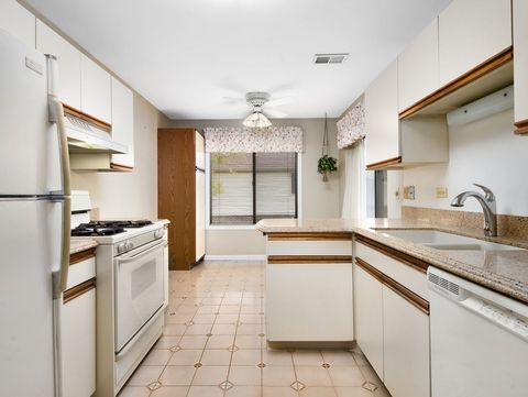 Tiny photo for 932 E Coach Road #8, Palatine, IL 60074 (MLS # 12501729)