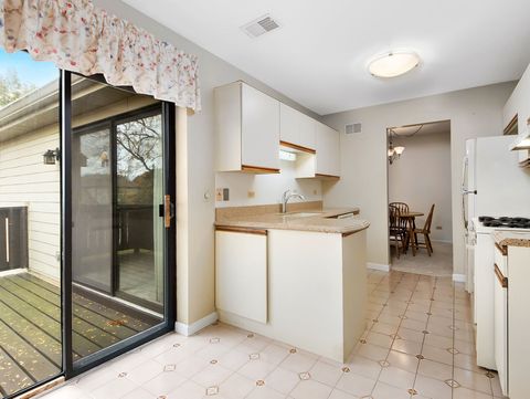 Tiny photo for 932 E Coach Road #8, Palatine, IL 60074 (MLS # 12501729)