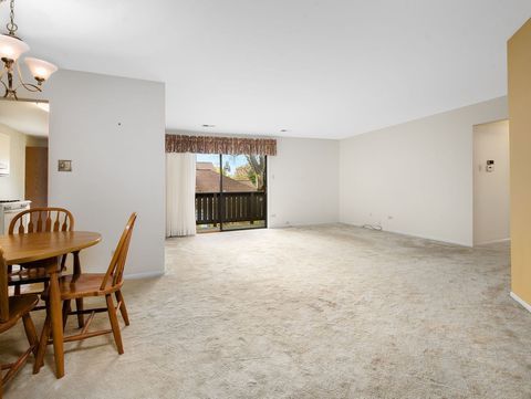 Tiny photo for 932 E Coach Road #8, Palatine, IL 60074 (MLS # 12501729)