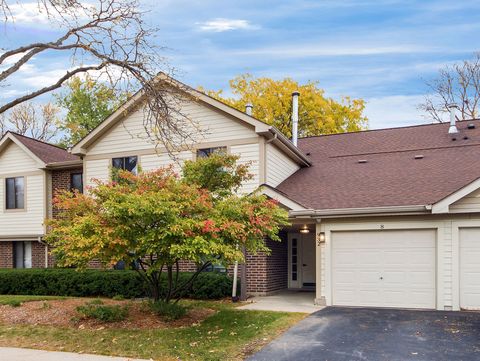Photo of 932 E Coach Road #8, Palatine, IL 60074 (MLS # 12501729)