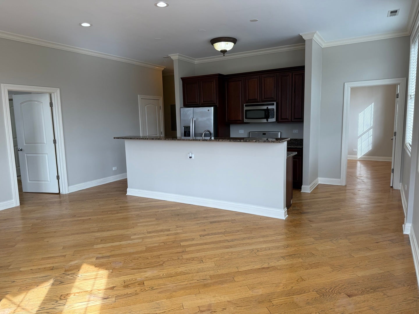 2338 W MORSE Avenue 4A