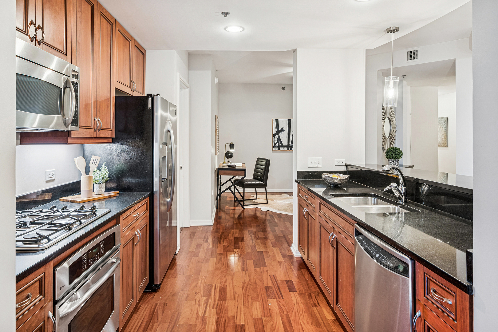 160 E Illinois Street 1008