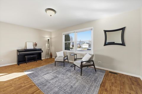 Tiny photo for 155 Surrey Drive, Carol Stream, IL 60188 (MLS # 12587518)