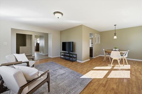 Tiny photo for 155 Surrey Drive, Carol Stream, IL 60188 (MLS # 12587518)