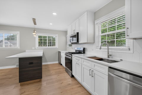 Tiny photo for 639 N Edgewood Avenue, Lombard, IL 60148 (MLS # 12732752)
