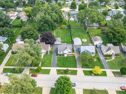 Tiny photo for 639 N Edgewood Avenue, Lombard, IL 60148 (MLS # 12732752)