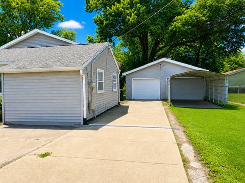 Tiny photo for 1105 Avenue I, Sterling, IL 61081 (MLS # 12684885)