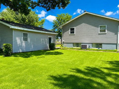 Tiny photo for 1105 Avenue I, Sterling, IL 61081 (MLS # 12684885)