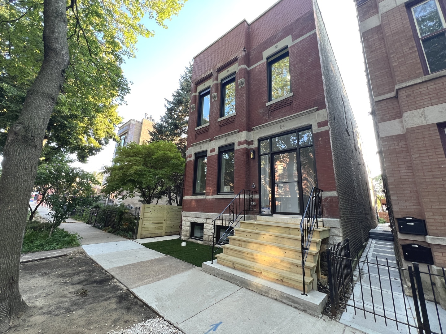 822 N Winchester Avenue 1F