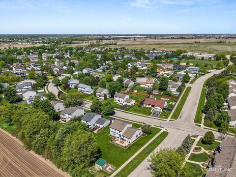 Tiny photo for 1401 Chestnut Lane, Yorkville, IL 60560 (MLS # 12638971)