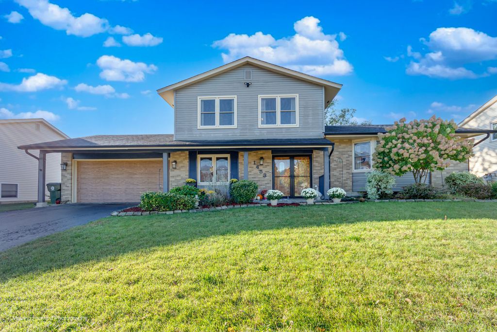 Photo for 1453 Armstrong Lane, Elk Grove Village, IL 60007 (MLS # 12500249)