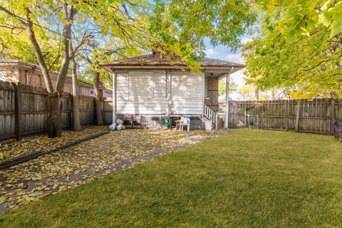 Tiny photo for 8129 S Cornell Avenue, Chicago, IL 60617 (MLS # 12553413)