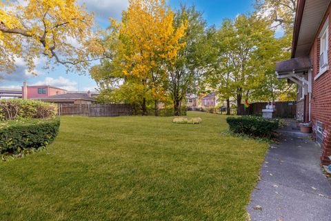 Tiny photo for 8129 S Cornell Avenue, Chicago, IL 60617 (MLS # 12553413)