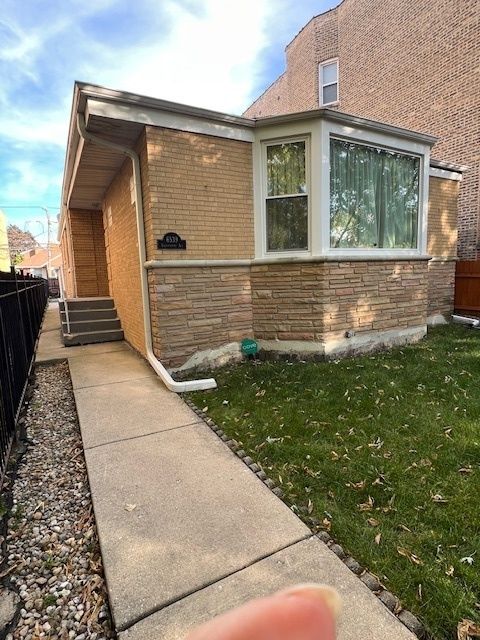 Tiny photo for 6539 N SACRAMENTO Avenue, Chicago, IL 60645 (MLS # 12505934)