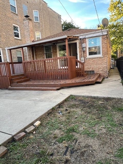 Tiny photo for 6539 N SACRAMENTO Avenue, Chicago, IL 60645 (MLS # 12505934)