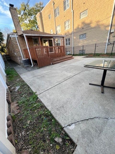 Tiny photo for 6539 N SACRAMENTO Avenue, Chicago, IL 60645 (MLS # 12505934)