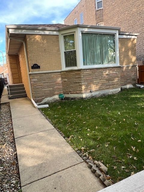 Tiny photo for 6539 N SACRAMENTO Avenue, Chicago, IL 60645 (MLS # 12505934)