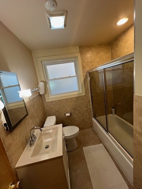 Tiny photo for 6539 N SACRAMENTO Avenue, Chicago, IL 60645 (MLS # 12505934)