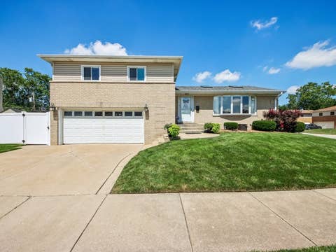 Photo of 1580 Grant Avenue, Melrose Park, IL 60160 (MLS # 12726310)