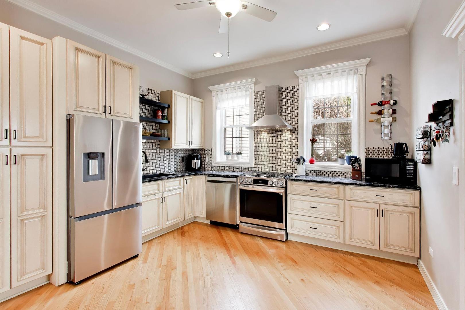 1232 W Nelson Street B