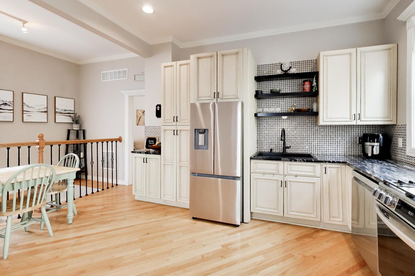 1232 W Nelson Street B