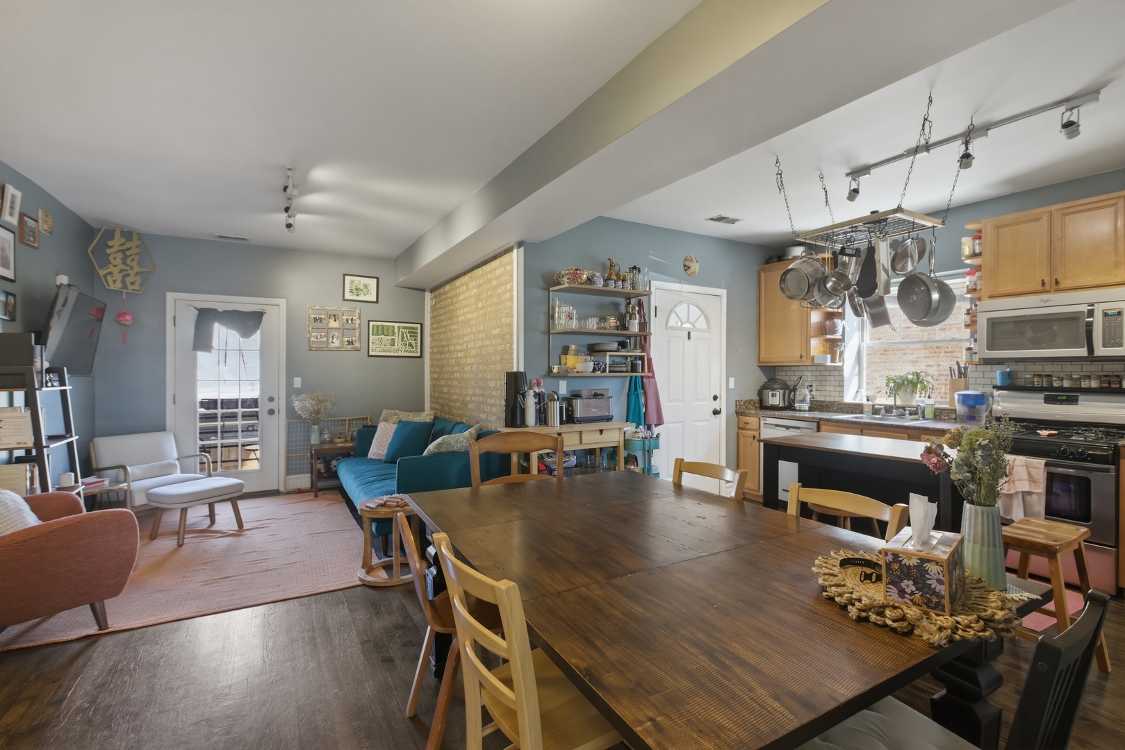 2544 W George Street 1