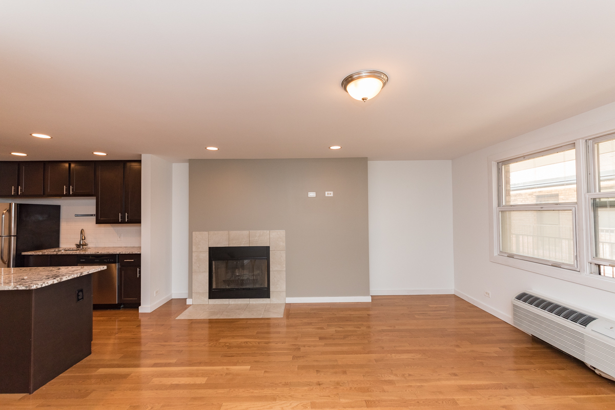 163 W DIVISION Street 309
