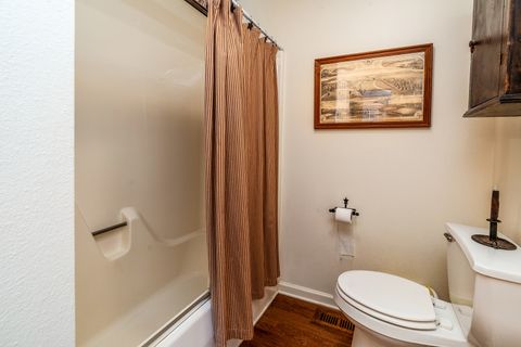 Tiny photo for 370 Woodlake Road, Eldorado, IL 62930 (MLS # 12614800)