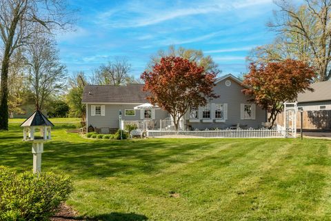 Tiny photo for 370 Woodlake Road, Eldorado, IL 62930 (MLS # 12614800)