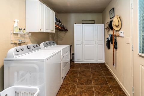 Tiny photo for 370 Woodlake Road, Eldorado, IL 62930 (MLS # 12614800)