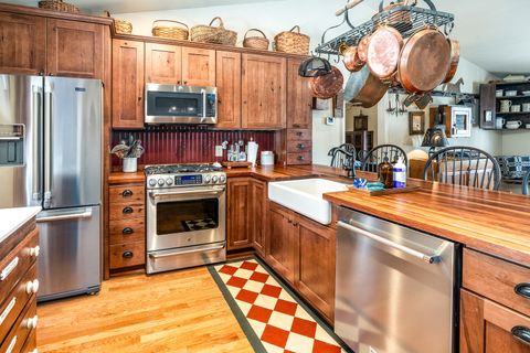 Tiny photo for 370 Woodlake Road, Eldorado, IL 62930 (MLS # 12614800)