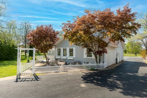 Tiny photo for 370 Woodlake Road, Eldorado, IL 62930 (MLS # 12614800)