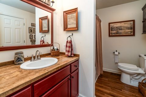 Tiny photo for 370 Woodlake Road, Eldorado, IL 62930 (MLS # 12614800)