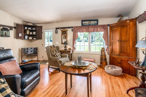 Tiny photo for 370 Woodlake Road, Eldorado, IL 62930 (MLS # 12614800)