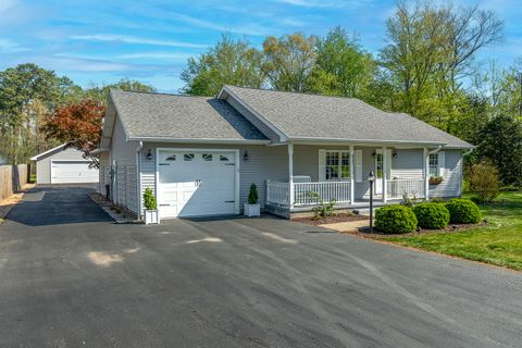 Tiny photo for 370 Woodlake Road, Eldorado, IL 62930 (MLS # 12614800)