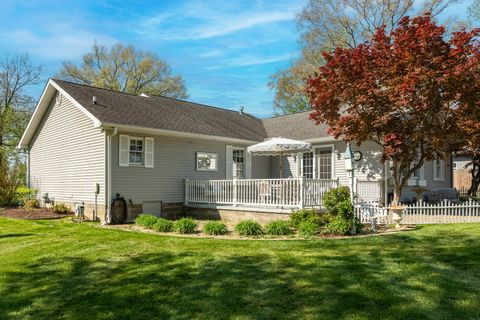 Tiny photo for 370 Woodlake Road, Eldorado, IL 62930 (MLS # 12614800)