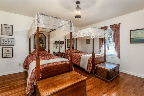 Tiny photo for 370 Woodlake Road, Eldorado, IL 62930 (MLS # 12614800)