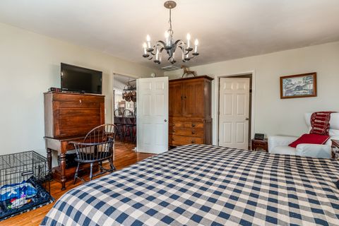 Tiny photo for 370 Woodlake Road, Eldorado, IL 62930 (MLS # 12614800)