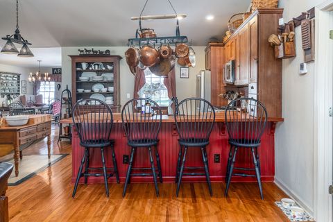 Tiny photo for 370 Woodlake Road, Eldorado, IL 62930 (MLS # 12614800)