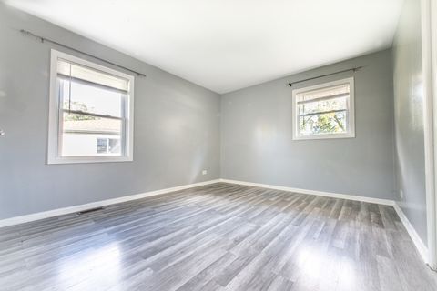 Tiny photo for 1043 Elmwood Lane, Elk Grove Village, IL 60007 (MLS # 12490823)